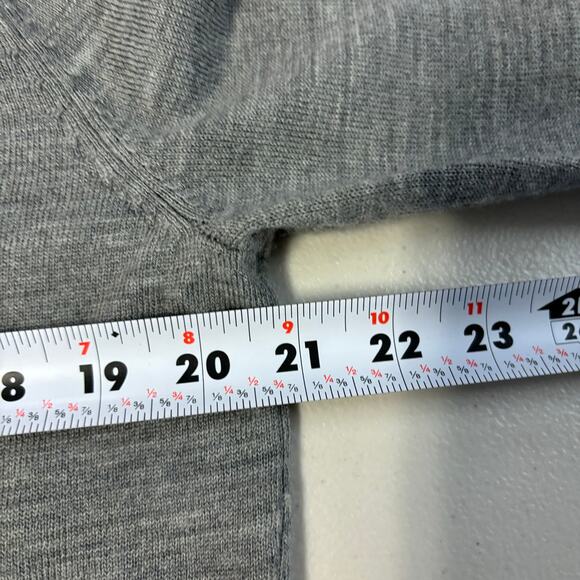 J. Crew Men's Merino Wool V Neck Sweater Medium Style 17387 Pullover Gray Top - Picture 5 of 9